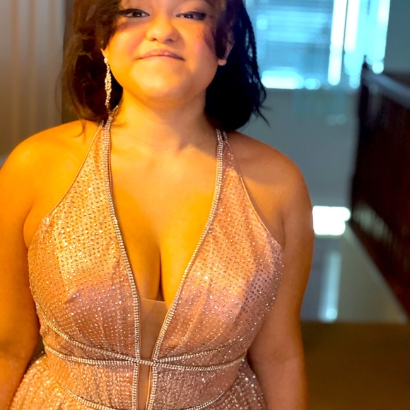 Gorgeous - Picture 3 of 5